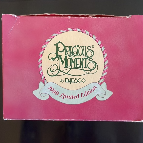 Precious Moment Christmas ornament - Picture 9 of 9